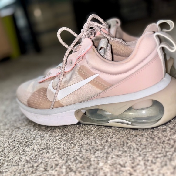 Nike Air Max Womens Shoes (OFFERS ACCEPTED) - Picture 5 of 9